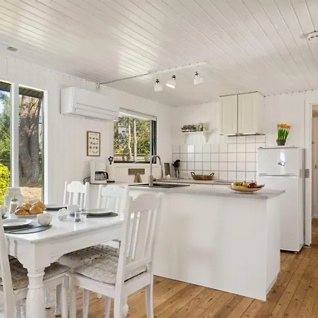 Holiday home Lavrans - 1km From The Sea By Interhome